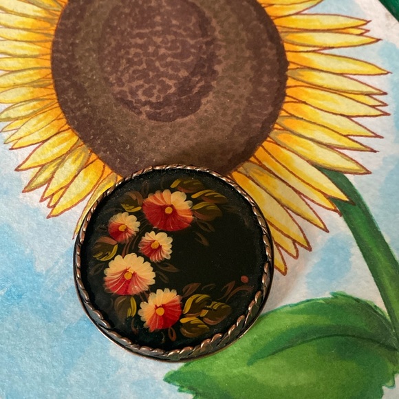 Vintage Russian hand painted floral brooch. - Picture 1 of 5